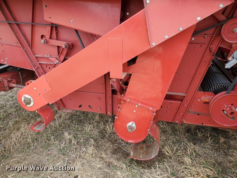 image for item DF5826 1994 Case IH 1688  combine