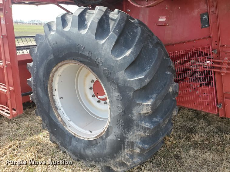 image for item DF5826 1994 Case IH 1688  combine