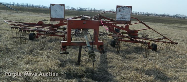image for item DF5829 1991 Kuhn GA7301 rotary hay rake