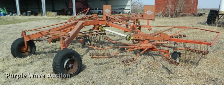 image for item DF5829 1991 Kuhn GA7301 rotary hay rake
