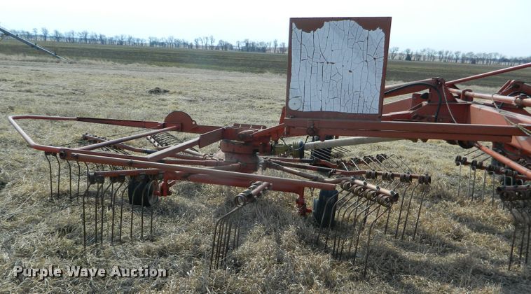 image for item DF5829 1991 Kuhn GA7301 rotary hay rake