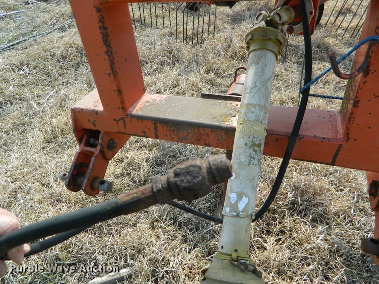 image for item DF5829 1991 Kuhn GA7301 rotary hay rake