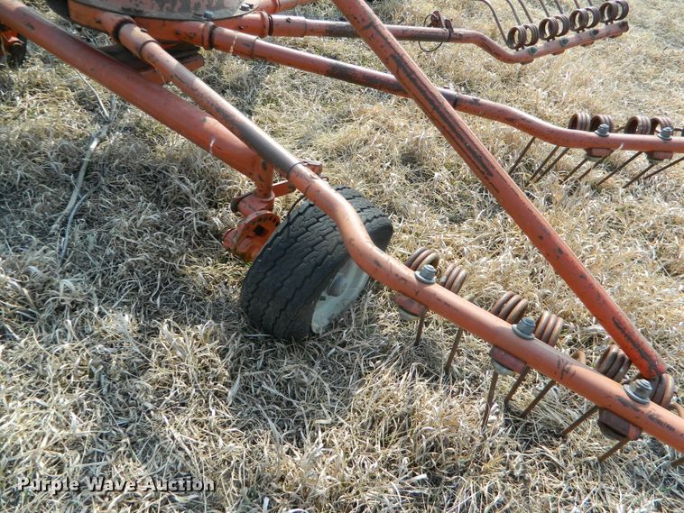 image for item DF5829 1991 Kuhn GA7301 rotary hay rake