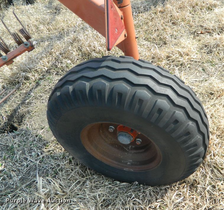 image for item DF5829 1991 Kuhn GA7301 rotary hay rake