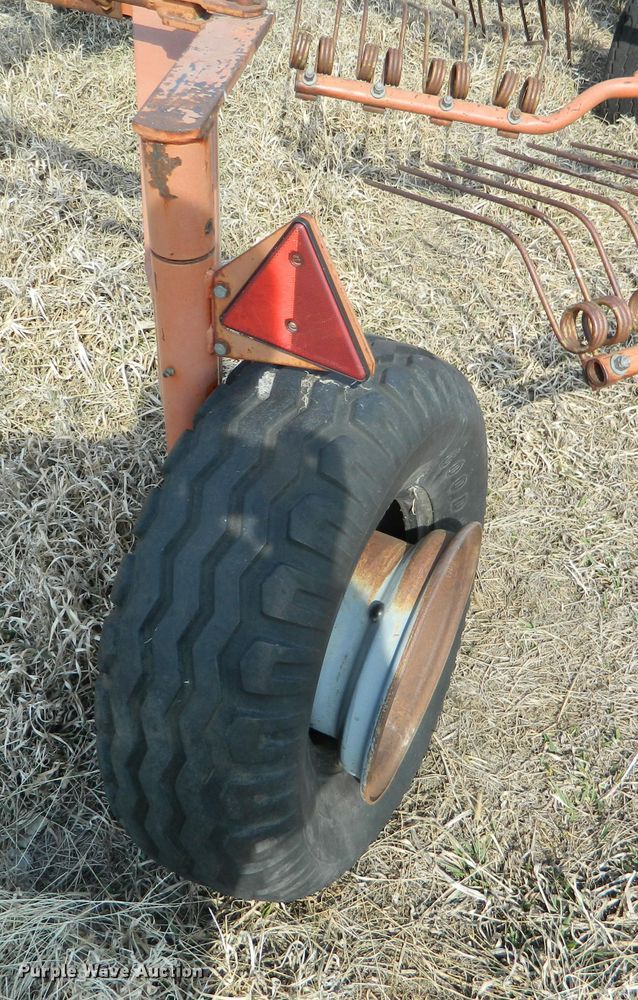 image for item DF5829 1991 Kuhn GA7301 rotary hay rake