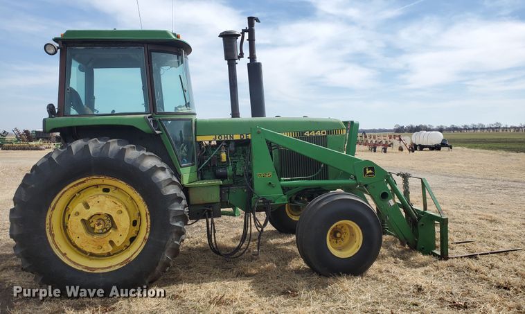 image for item DF5832 1979 John Deere 4440  tractor