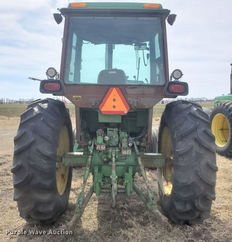 image for item DF5832 1979 John Deere 4440  tractor