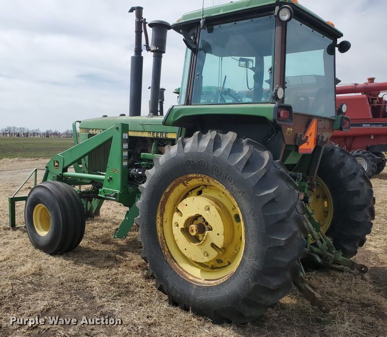 image for item DF5832 1979 John Deere 4440  tractor