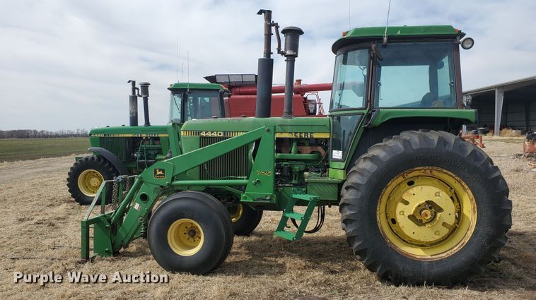 image for item DF5832 1979 John Deere 4440  tractor