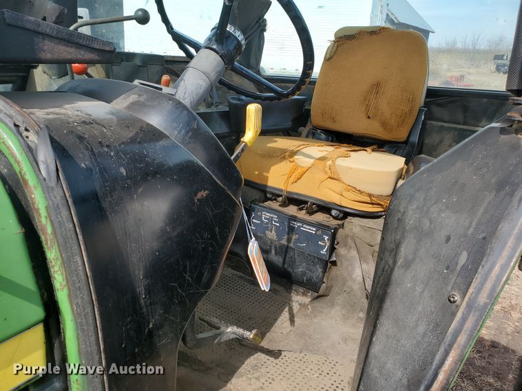 image for item DF5832 1979 John Deere 4440  tractor