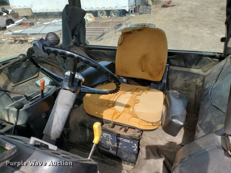 image for item DF5832 1979 John Deere 4440  tractor