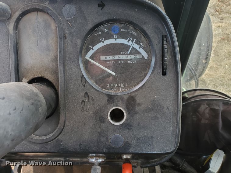 image for item DF5832 1979 John Deere 4440  tractor