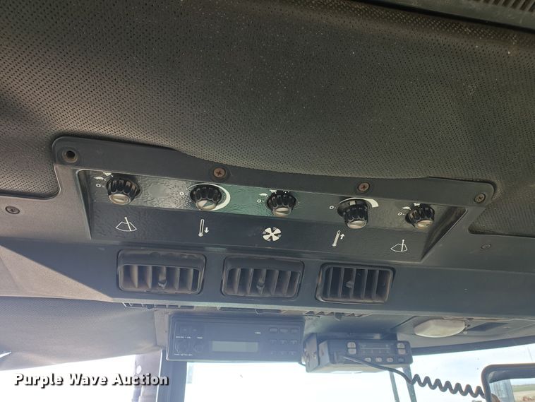 image for item DF5832 1979 John Deere 4440  tractor