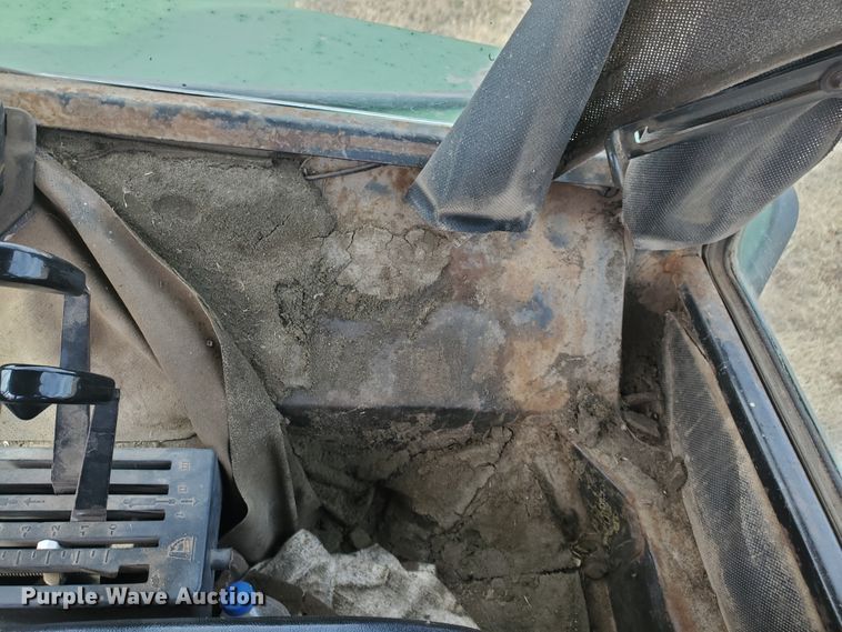 image for item DF5832 1979 John Deere 4440  tractor