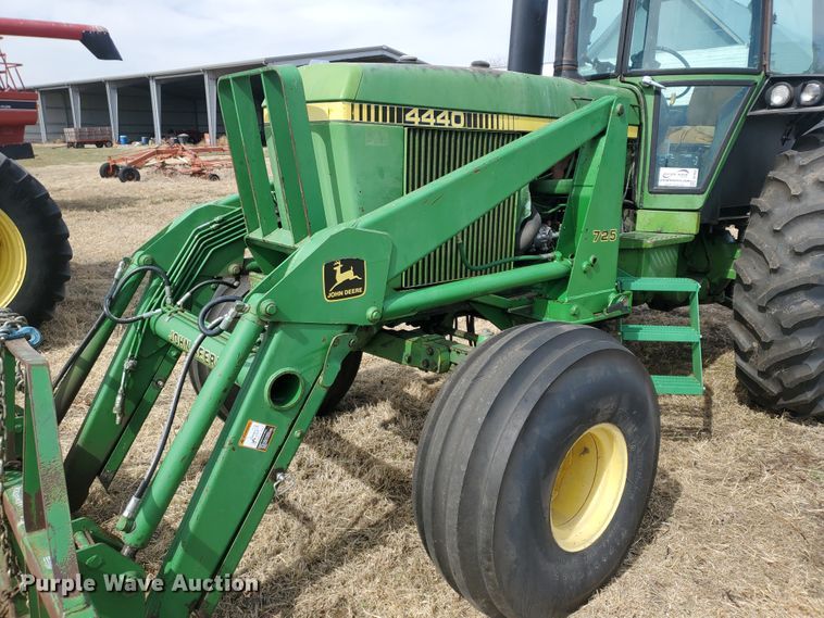 image for item DF5832 1979 John Deere 4440  tractor