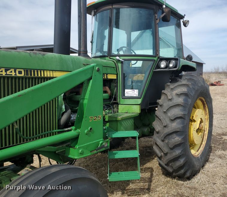 image for item DF5832 1979 John Deere 4440  tractor