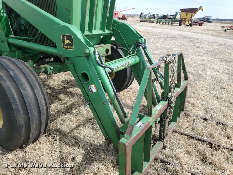 image for item DF5832 1979 John Deere 4440  tractor