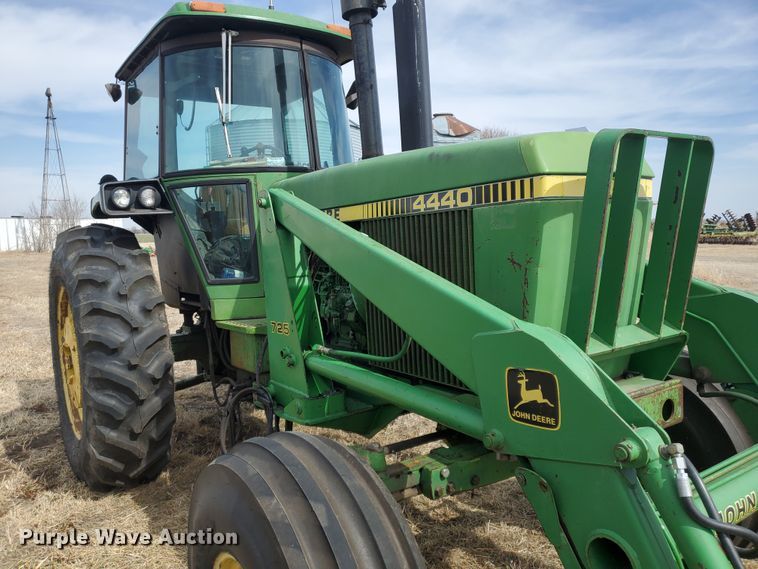 image for item DF5832 1979 John Deere 4440  tractor