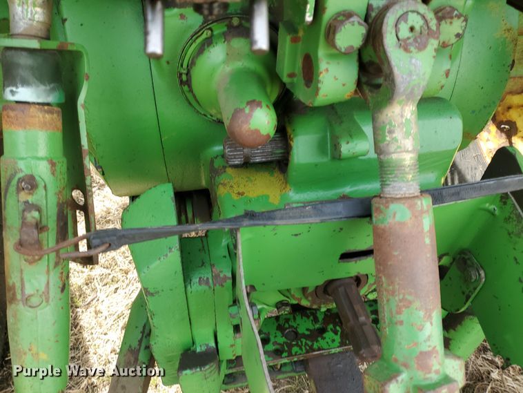 image for item DF5832 1979 John Deere 4440  tractor