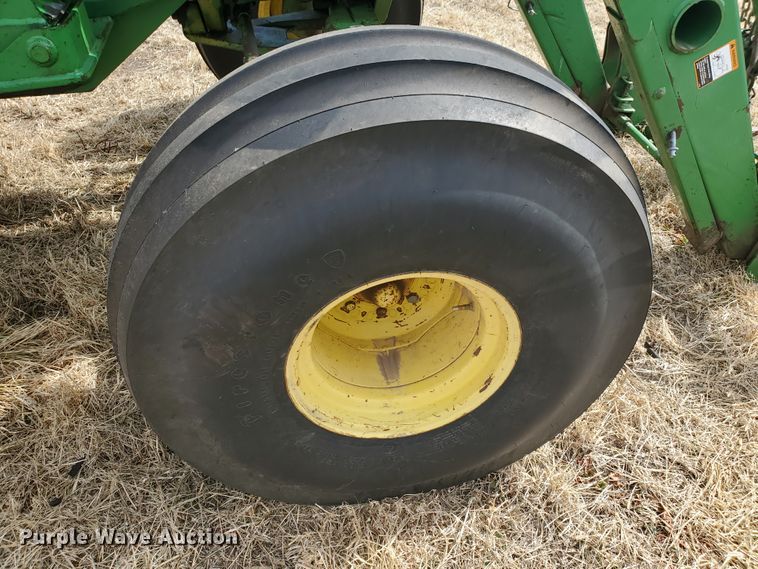 image for item DF5832 1979 John Deere 4440  tractor