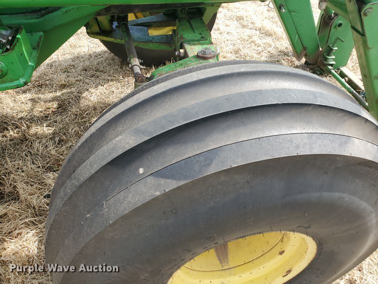 image for item DF5832 1979 John Deere 4440  tractor