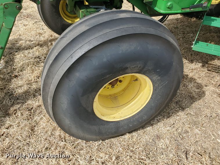 image for item DF5832 1979 John Deere 4440  tractor