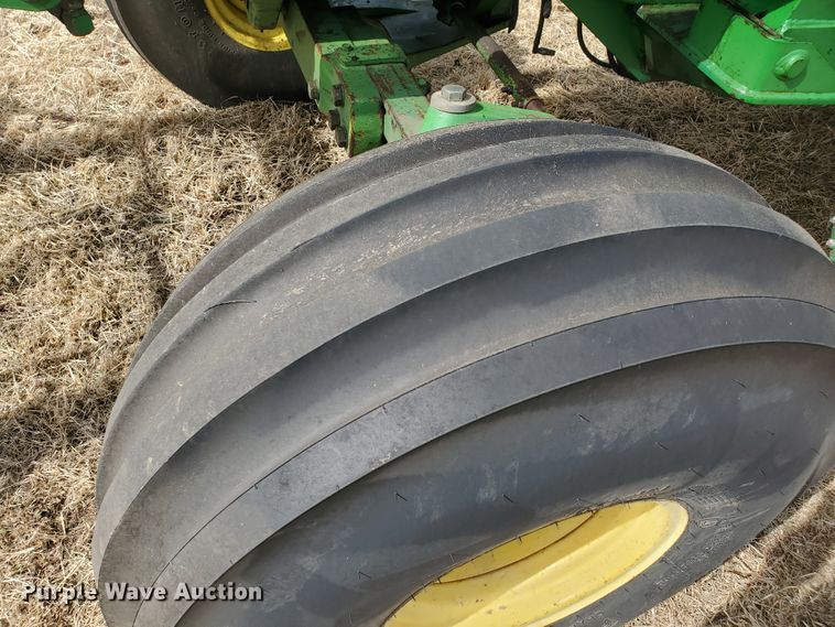 image for item DF5832 1979 John Deere 4440  tractor