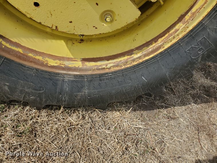 image for item DF5832 1979 John Deere 4440  tractor