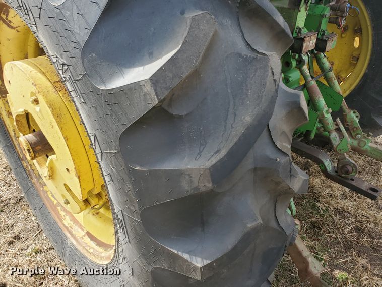 image for item DF5832 1979 John Deere 4440  tractor