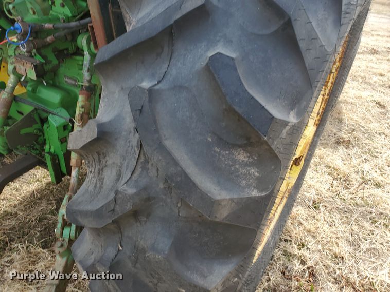 image for item DF5832 1979 John Deere 4440  tractor