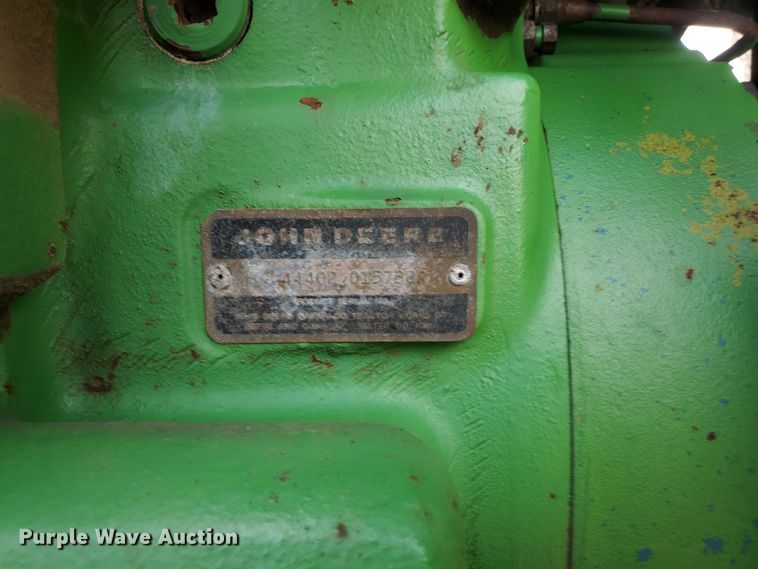 image for item DF5832 1979 John Deere 4440  tractor