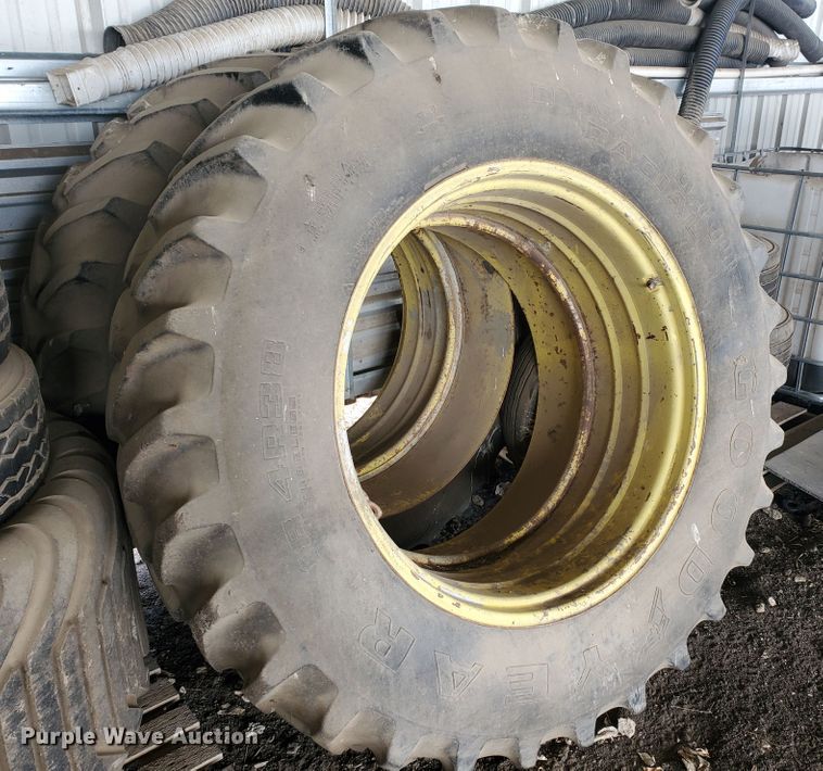 image for item DF5832 1979 John Deere 4440  tractor