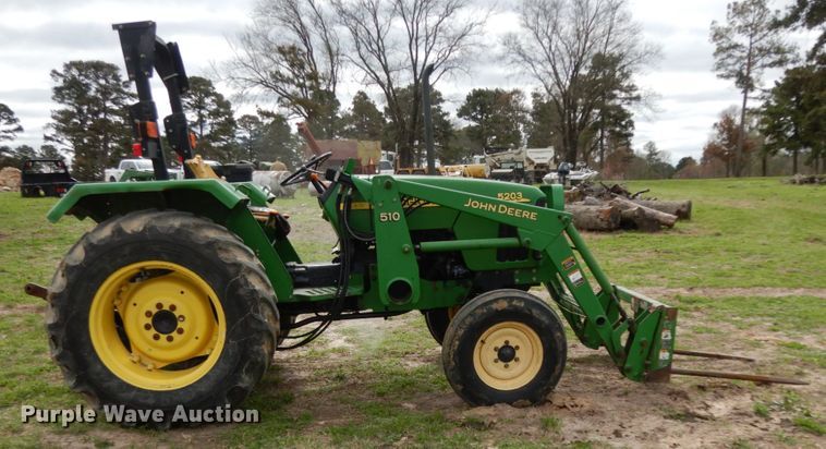 image for item DJ0541 2004 John Deere 5203  tractor
