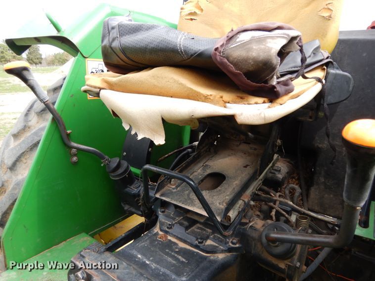 image for item DJ0541 2004 John Deere 5203  tractor