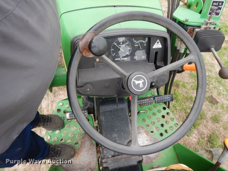 image for item DJ0541 2004 John Deere 5203  tractor