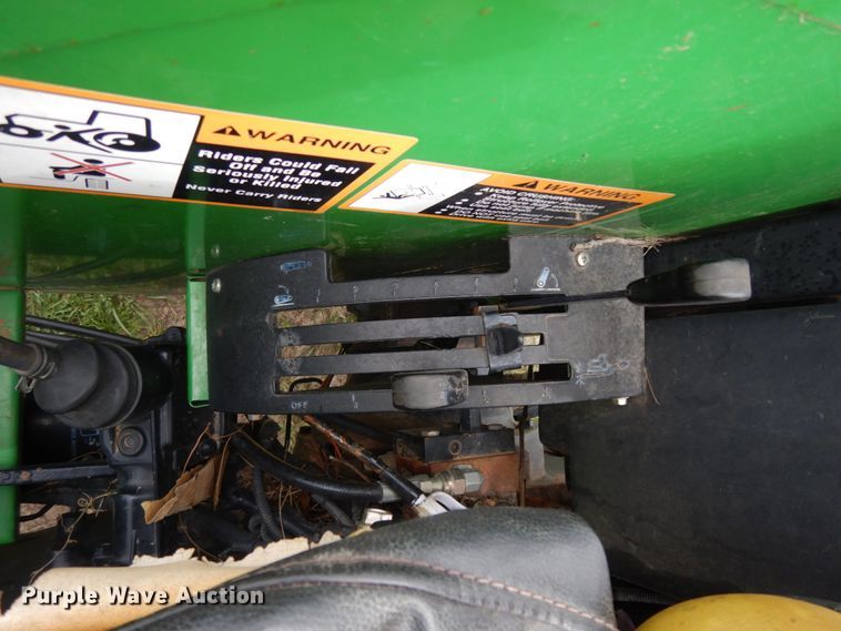 image for item DJ0541 2004 John Deere 5203  tractor