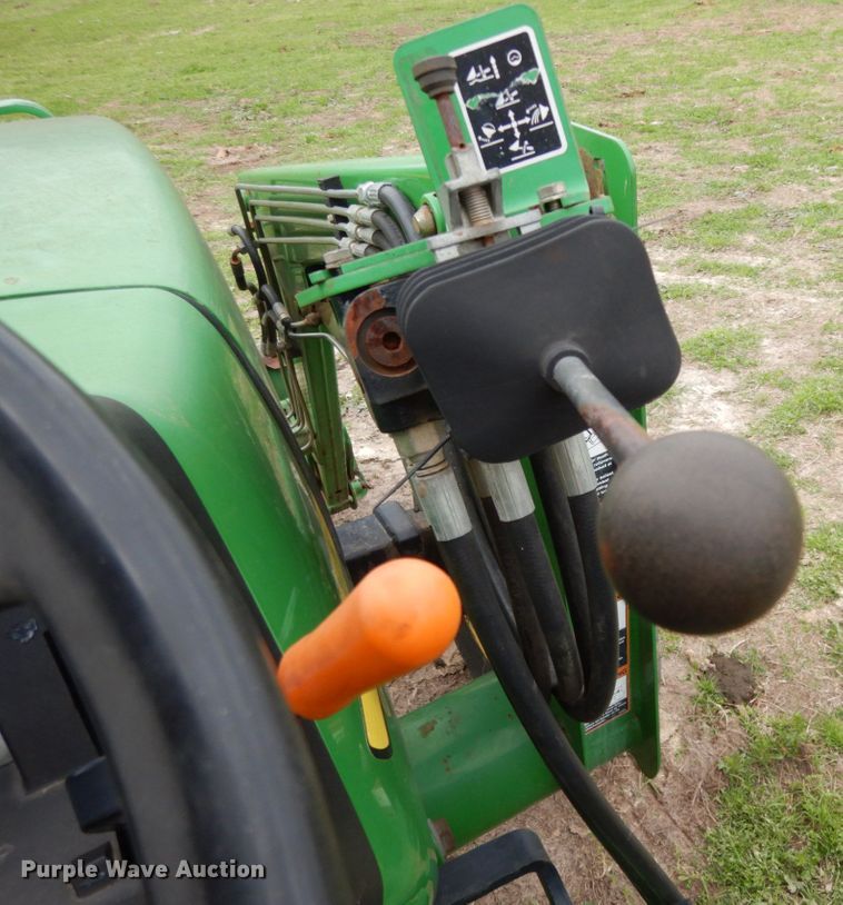 image for item DJ0541 2004 John Deere 5203  tractor