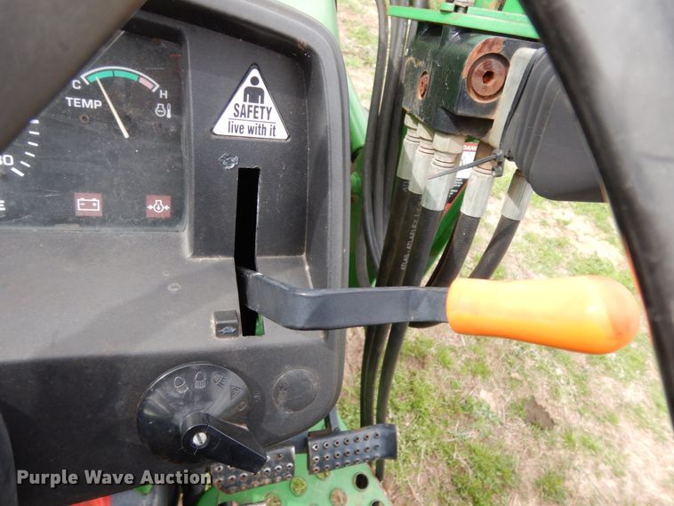 image for item DJ0541 2004 John Deere 5203  tractor