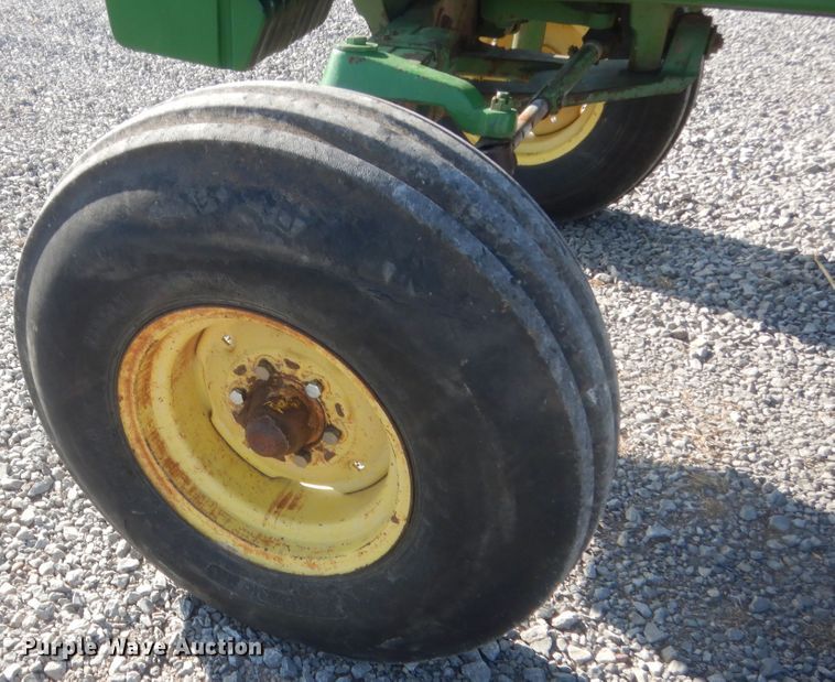 image for item DJ2204 1976 John Deere 4430  tractor