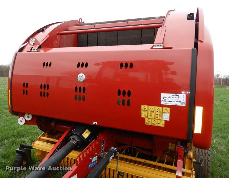 image for item DJ2974 2016 New Holland Rollbelt 560  specialty crop round baler