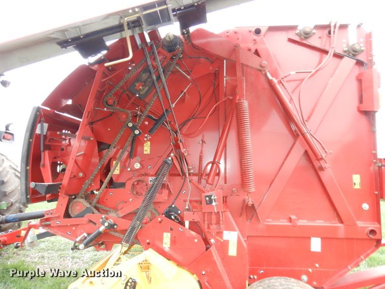 image for item DJ2974 2016 New Holland Rollbelt 560  specialty crop round baler