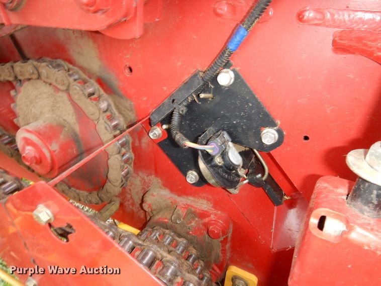 image for item DJ2974 2016 New Holland Rollbelt 560  specialty crop round baler