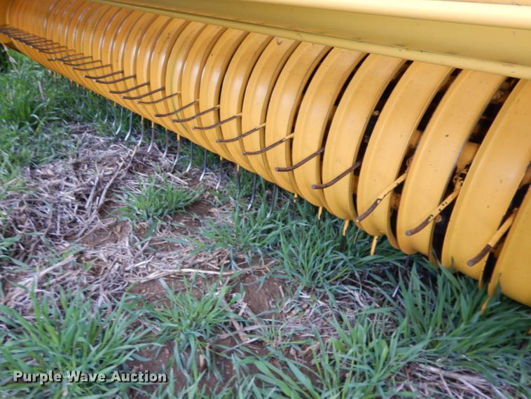 image for item DJ2974 2016 New Holland Rollbelt 560  specialty crop round baler