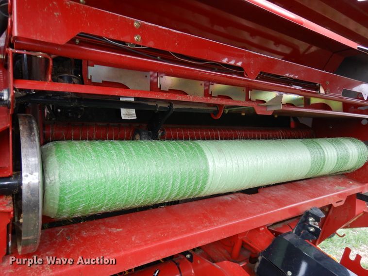 image for item DJ2974 2016 New Holland Rollbelt 560  specialty crop round baler