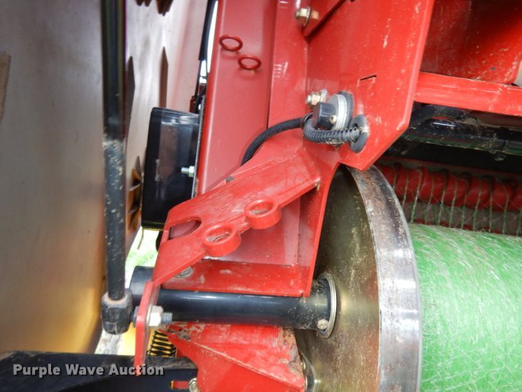 image for item DJ2974 2016 New Holland Rollbelt 560  specialty crop round baler