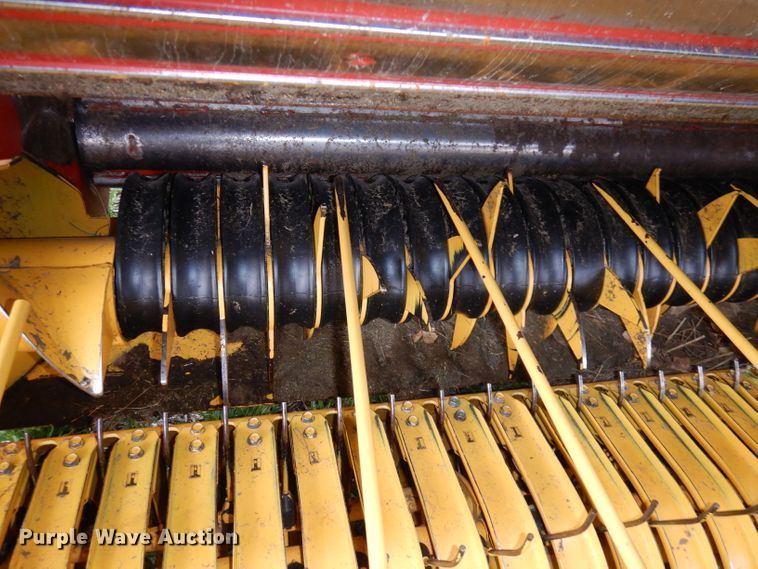 image for item DJ2974 2016 New Holland Rollbelt 560  specialty crop round baler