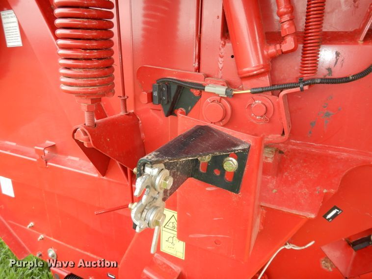 image for item DJ2974 2016 New Holland Rollbelt 560  specialty crop round baler