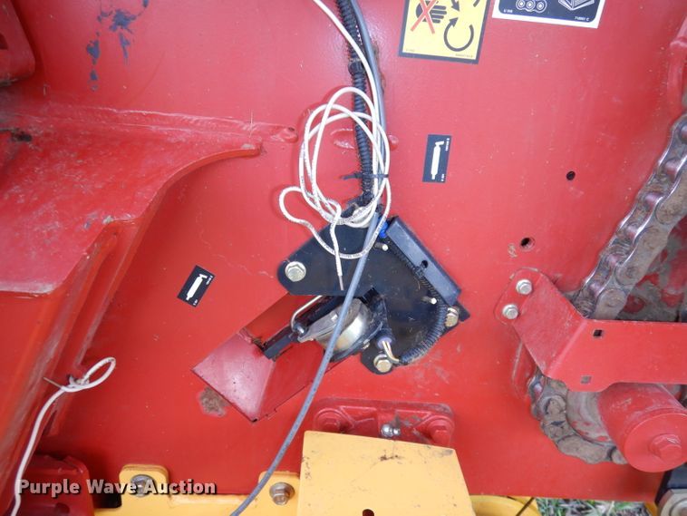 image for item DJ2974 2016 New Holland Rollbelt 560  specialty crop round baler