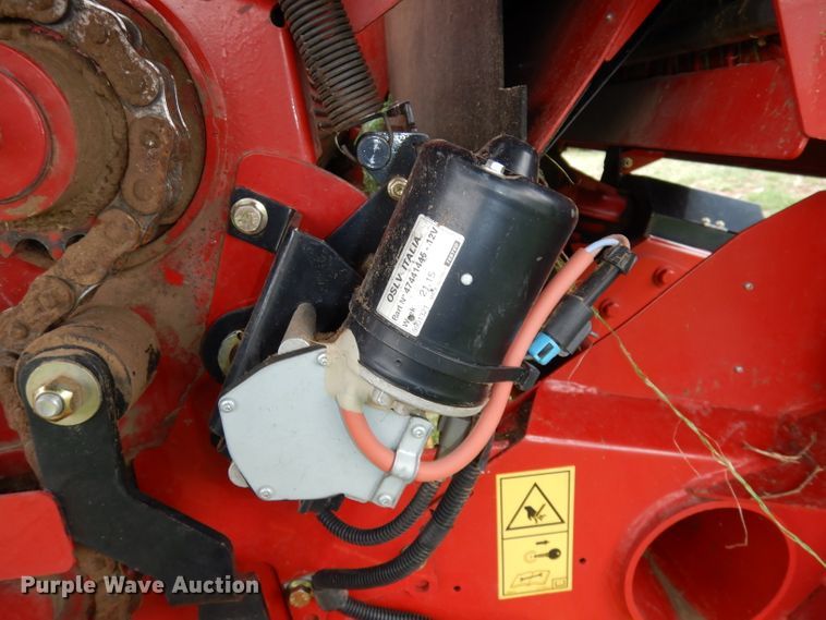 image for item DJ2974 2016 New Holland Rollbelt 560  specialty crop round baler