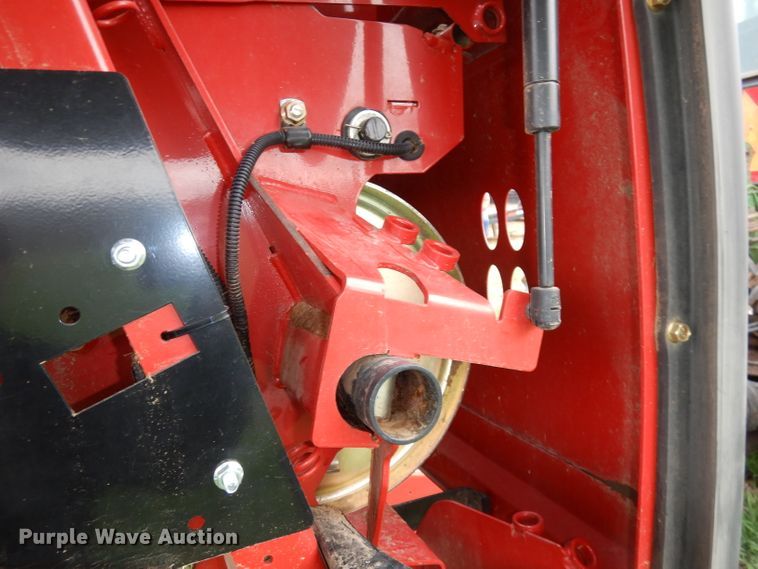 image for item DJ2974 2016 New Holland Rollbelt 560  specialty crop round baler